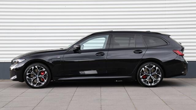 BMW 3-SERIE Touring 330e xDrive M-Sport Pro | Harman/Kardon | Panoramadak | Head-up | Trekhaak | Carbon | Driving Assistant Plus