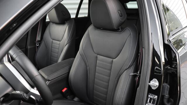 BMW 3-SERIE Touring 330e xDrive M-Sport Pro | Harman/Kardon | Panoramadak | Head-up | Trekhaak | Carbon | Driving Assistant Plus