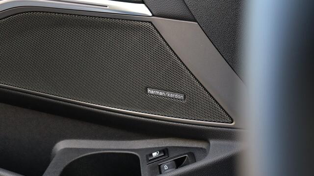 BMW 3-SERIE Touring 330e xDrive M-Sport Pro | Harman/Kardon | Panoramadak | Head-up | Trekhaak | Carbon | Driving Assistant Plus