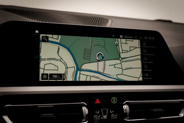 BMW 3-SERIE 330e Sport | Adapt. Cruise | Sportstoelen | Sportuitlaat | Digitaal Dashboard | Camera | Wrap