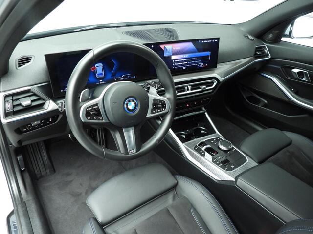 BMW 3-SERIE Touring 330e | M-Sportpakket | LED | Navigatie | Trekhaak | Stoelverwarming | DAB | Harman-kardon sound | Alu 19 inch