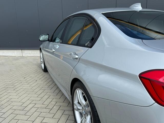 BMW 3-SERIE 330I M SPORT BOMVOL!! Zeer nette auto