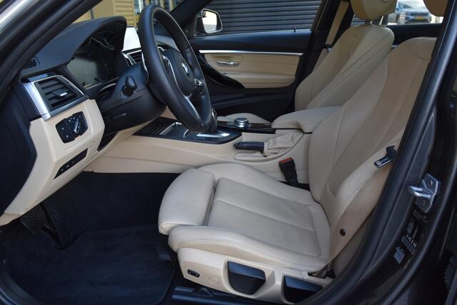 BMW 3-SERIE Touring 320i Luxury Edition * Panoramadak * Trekhaak * Sportstoelen * Camera *