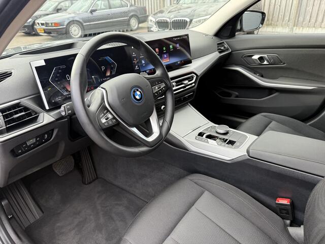 BMW 3-SERIE Touring 330e