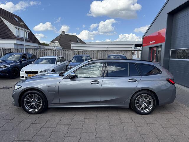 BMW 3-SERIE Touring 330e