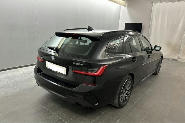 BMW 3-SERIE Touring 330e xDrive M-sport | HUD | Sfeer verl. | Laser