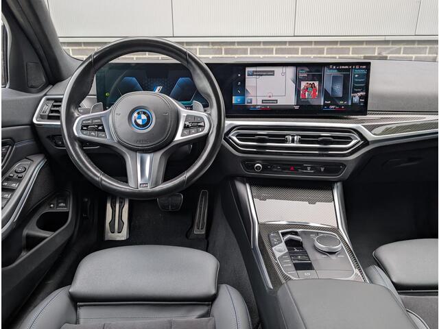 BMW 3-SERIE Touring 330e M-pakket Pro | Comfort | Parking | Carbon | 1e Eig