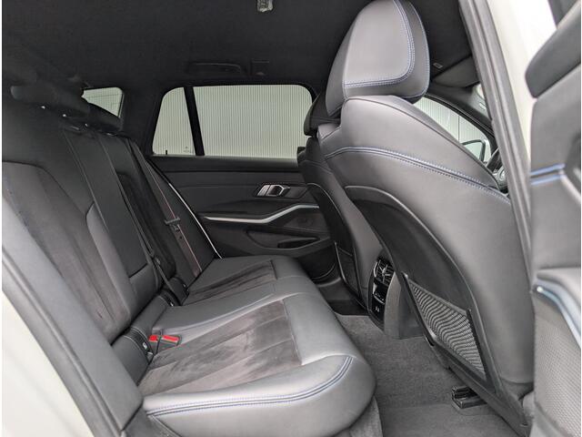 BMW 3-SERIE Touring 330e M-pakket Pro | Comfort | Parking | Carbon | 1e Eig