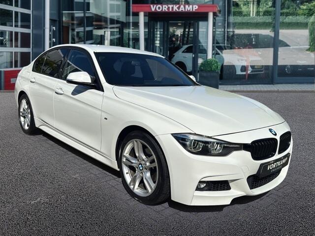 BMW 3-SERIE 318 I M PAKKET LEDER/NAVI/CRUISE/PDC/STOELVERW