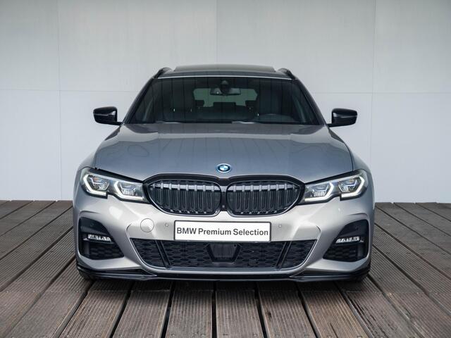 BMW 3-SERIE Touring 330e | High Executive | M Sport Plus Pack | 19 inch | Glazen panoramadak | BMW Laserlight | Stoelverwarming | Trekhaak