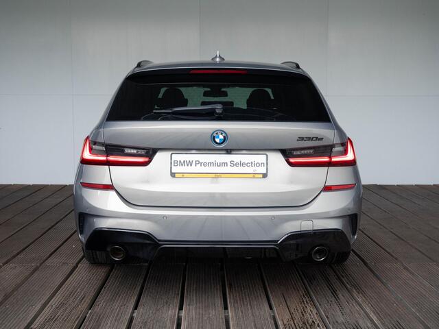 BMW 3-SERIE Touring 330e | High Executive | M Sport Plus Pack | 19 inch | Glazen panoramadak | BMW Laserlight | Stoelverwarming | Trekhaak