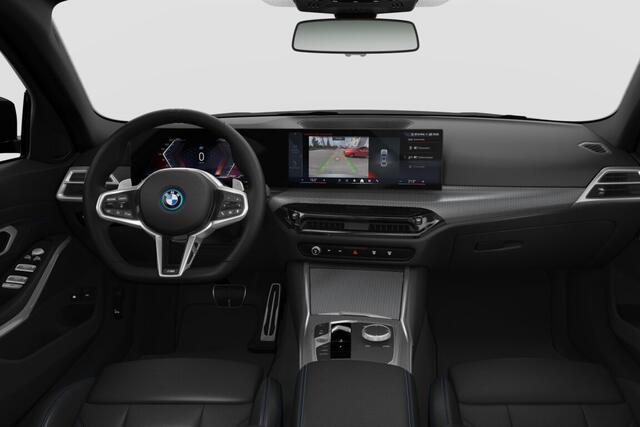 BMW 3-SERIE Sedan 330e | M Sport | Comfort Pack