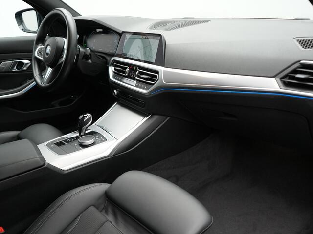 BMW 3-SERIE Touring 330e Sportline Plug In Hybrid 293pk Dealer O.H PHEV | Adaptive Cruise | 360 Camera | Head Up | Laser LED | Keyless | Sportstoelen Verwarmd | M Sportstuur | 18"L.M | Apple Carplay |