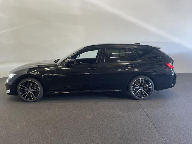 BMW 3-SERIE Touring 330e xDrive Panoramadak Adaptive Cruise Innovation Pack Comfort Pack Travel Pack Full Options!