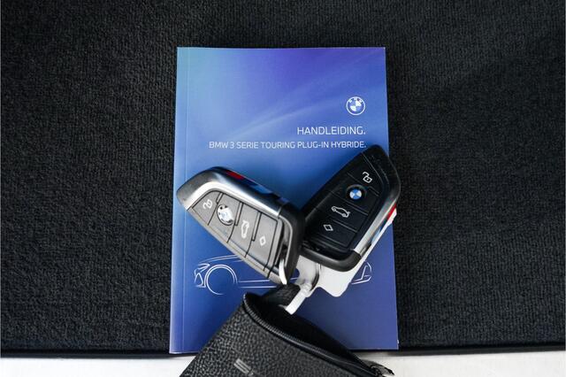 BMW 3-SERIE Touring 330e xDrive M-Sport Memory Sfeerverlichting CarPlay 19"