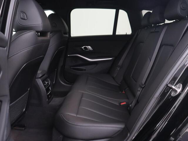 BMW 3-SERIE Touring 330e Business Edition Plus | Wegklapbare trekhaak | Camera | Stoel & Stuurverwarming | Carplay | Leder