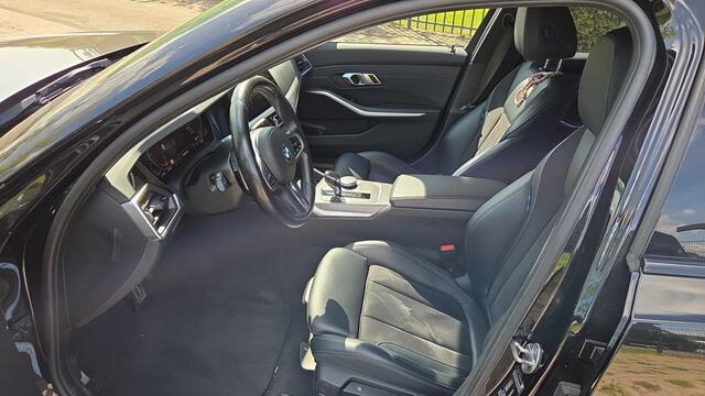 BMW 3-SERIE 330i High Executive, M-Sport, Live Cockpit, Adaptieve Cruise Controle, Stuurverwarming,