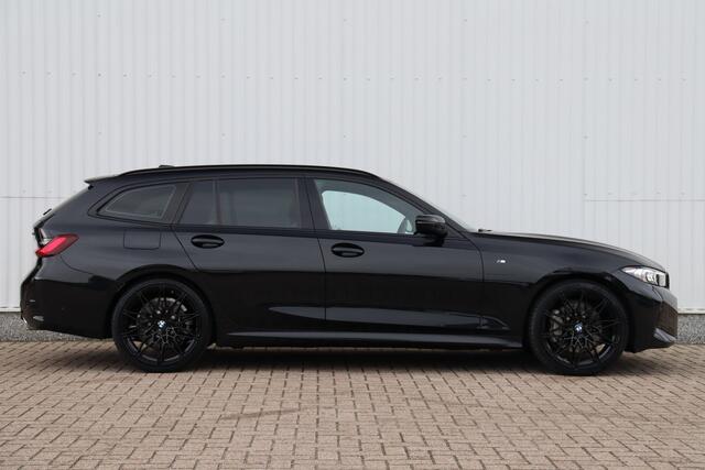BMW 3-SERIE Touring 330i xDrive M-Sport | Adap. Cruise | Widescreen | Stoelverwarming | Camera | Climate Control | Navigatie | Carplay | 20''