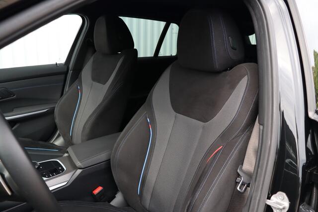 BMW 3-SERIE Touring 330i xDrive M-Sport | Adap. Cruise | Widescreen | Stoelverwarming | Camera | Climate Control | Navigatie | Carplay | 20''
