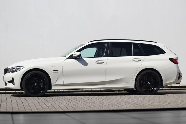 BMW 3-SERIE Touring 330e | ACC | Keyless | Camera