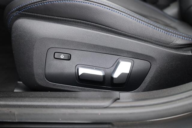 BMW 3-SERIE Touring 330e M Sport | Facelift | Pano | HUD | Elek. Stoelen | Keyless | Elek. Trekhaak | Camera | 19''