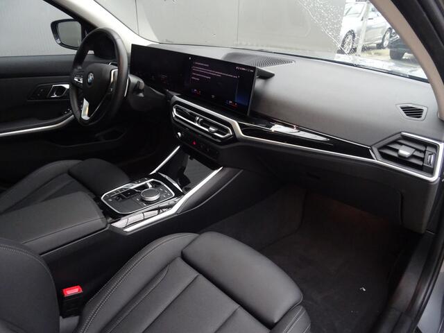 BMW 3-SERIE Touring 318i * PANORAMADAK * LEER * CARPLAY !!