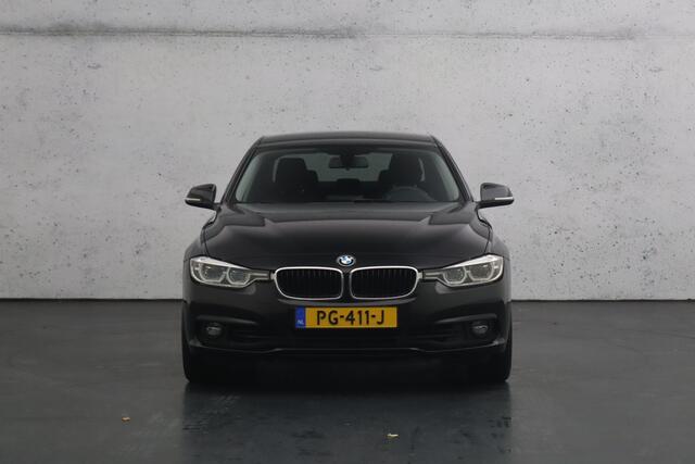 BMW 3-SERIE 318i Executive | Climate control | LED koplampen | Cruise control | Parkeersensoren | Navigatie
