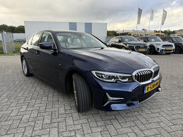 BMW 3-SERIE 318i 156 PK Luxury Line Leder Wegklapbare Trekhaak LED HiFi pakket PDC