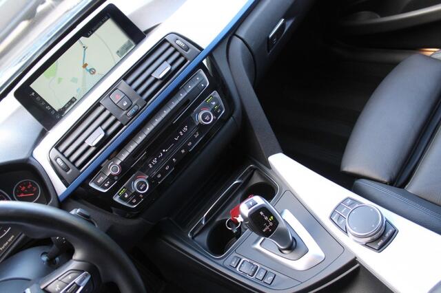 BMW 3-SERIE 318i Touring M-Sport High Executive AUTOMAAT