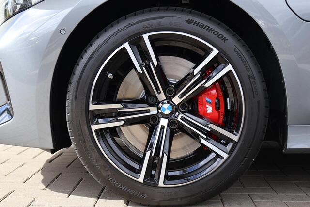 BMW 3-SERIE Touring 330e | M Sportpakket | Innovation Pack | Comfort Pack