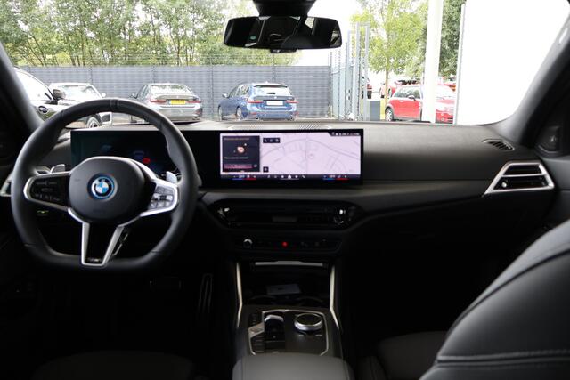 BMW 3-SERIE Touring 330e xDrive | M Sportpakket | Harman Kardon | Trekhaak