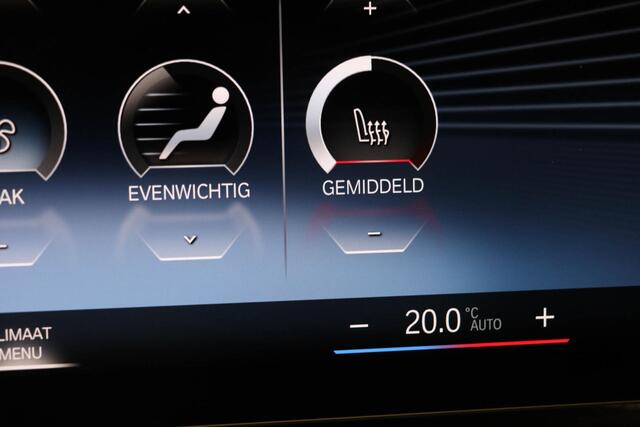 BMW 3-SERIE Touring 320i M-Sport | PANORAMADAK | ENTERTAINMENT / COMFORT / TREKHAAK- PACK