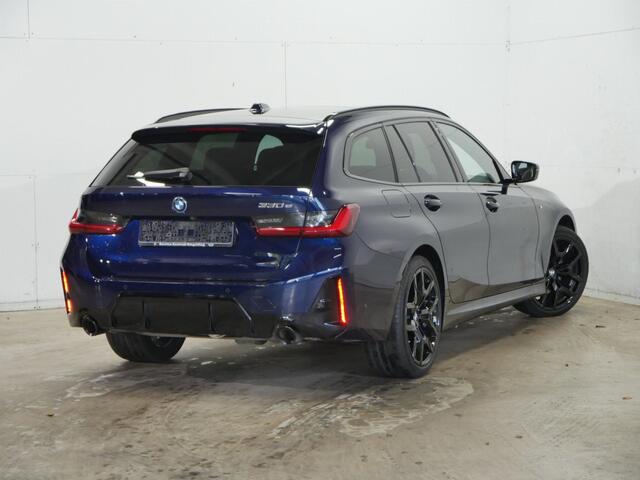 BMW 3-SERIE Touring 330e M-Sport Pro | Trekhaak | 19" | Panorama | Memory | Driving Assistant Professional | Harman Kardon