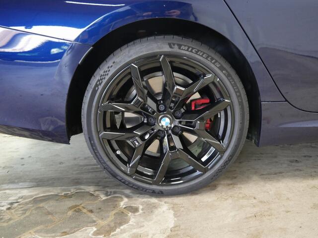 BMW 3-SERIE Touring 330e M-Sport Pro | Trekhaak | 19" | Panorama | Memory | Driving Assistant Professional | Harman Kardon