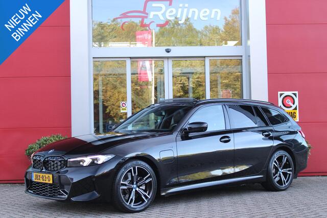 BMW 3-SERIE Touring 320e 205PK M-SPORT | PANORAMISCH SCHUIF/KANTEL DAK | M-SPORT PAKKET INTERIEUR/EXTERIEUR | SFEER VERLICHTING | ELEKTRISCH BEDIENBARE VOORSTOELEN MET GEHEUGEN OP DE BESTUURDERSSTOEL | STOEL VERWARMING | HEAD UP DISPLAY | CRUISE CONTROL | NAVIGATIE |