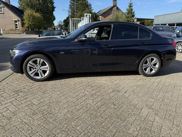 BMW 3-SERIE 318i Executive AUT/NAVI/CLIMA