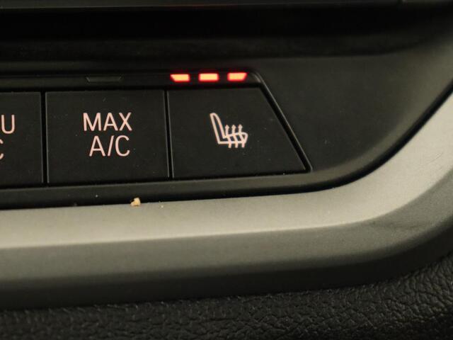 BMW 3-SERIE Touring 330e | Keyless | Full LED | Carplay | Navigatie | Leder | Camera | LMV 17 inch | Cruise control | Getint glas | Stoelverwarming