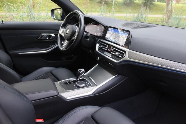 BMW 3-SERIE Touring 330e M-Sport Shadow Line Pano/Laser LED/Keyless/Head-up/DCC/Elek. stoel+mem/Dodehoek/19"/Trekhaak wegkl.