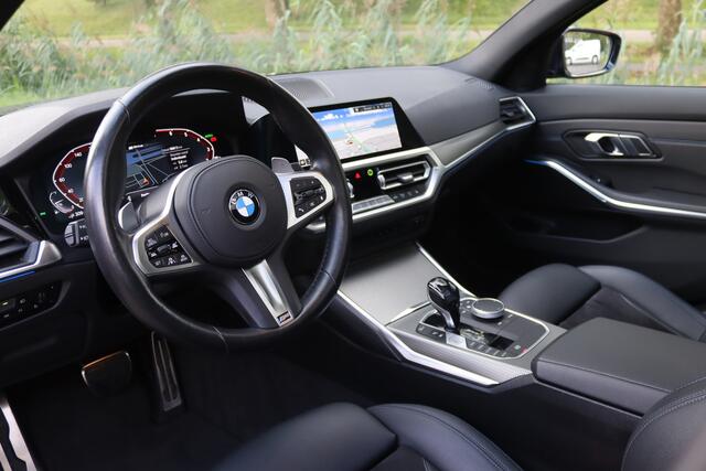 BMW 3-SERIE Touring 330e M-Sport Shadow Line Pano/Laser LED/Keyless/Head-up/DCC/Elek. stoel+mem/Dodehoek/19"/Trekhaak wegkl.