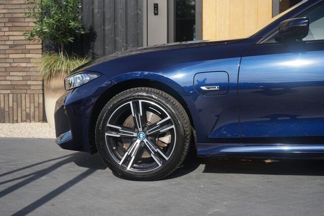 BMW 3-SERIE 330e xDrive M-Sport Individual
