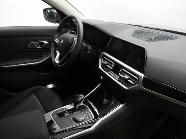 BMW 3-SERIE 330e Touring | Harman Kardon | Head-Up | Active Cruise Controle | Laser | Stoelverwarming | Individual Metallic