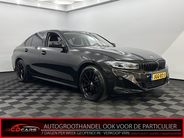 BMW 3-SERIE 318i Navi, Clima, Head Up, Nieuwstaat