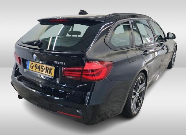 BMW 3-SERIE Touring 318i M Sport Automaat Corporate / Panoramadak / Leder-sport / Pdc.+Camera / Navigatie / M-Sport plus - Parking - Media Pack