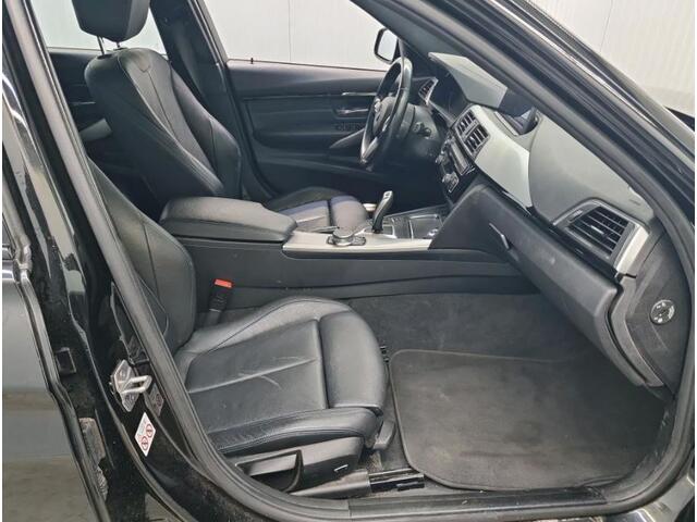 BMW 3-SERIE Touring 318i M Sport Automaat Corporate / Panoramadak / Leder-sport / Pdc.+Camera / Navigatie / M-Sport plus - Parking - Media Pack