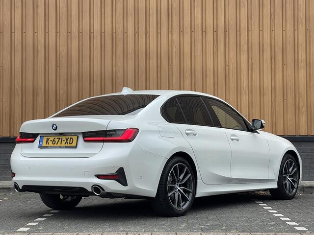 BMW 3-SERIE 318i High Executive | Cruise Control | Achteruitrijcamera | Apple Carplay/Android Auto | Sfeerverlichting | Keyless Go | DAB | Lane Assist | Stoelverwarming | Navigatie |