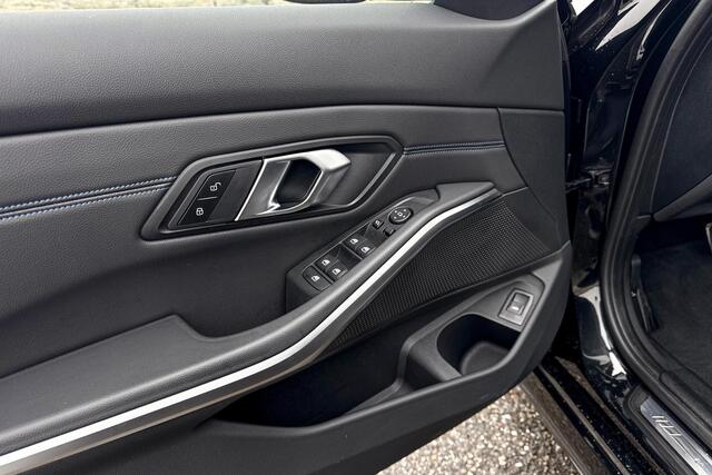 BMW 3-SERIE Touring 318i | M Sport | Stoelverwarming | Trekhaak |