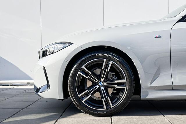 BMW 3-SERIE Touring 318i M-Sport 18 Inch / Electrische Zwenkhaak / Binnen & Buitenspiegel Automatisch Dimmend / Stoelverwarming