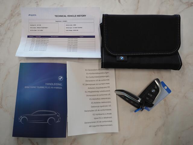 BMW 3-SERIE Touring 320e LCI Shadow Line | Keyless | Camera | BLIS | Widescreen | Carplay | Cruise | DAB | LED