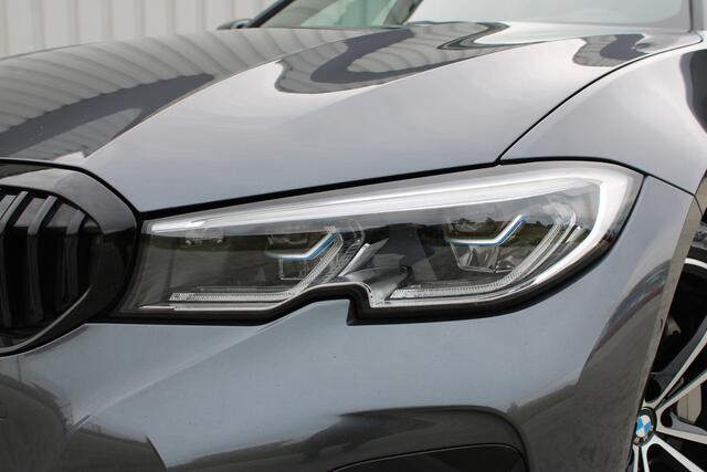 BMW 3-SERIE Touring 330i xDrive M-sport Business Edition Plus | Incl. 12 maanden garantie | Cruise control | Climate control | Apple carplay/Android auto | Schuif/kantel dak | Uitklapbare trekhaak | Stoel/stuurverwarming |