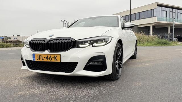 BMW 3-SERIE 320i High Executive M-Sport schuifdak